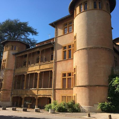 Une Nuit Au Chateau Lyon Exterior photo