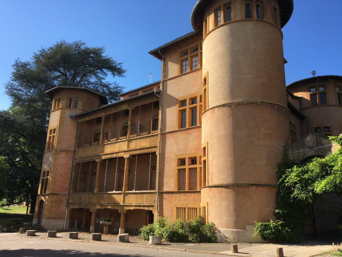 Une Nuit Au Chateau Lyon Exterior photo